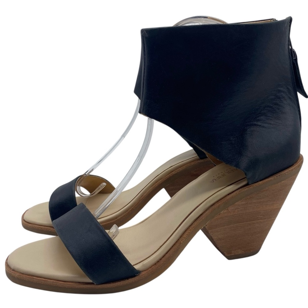 Koolaburra Black and Cream Sandals